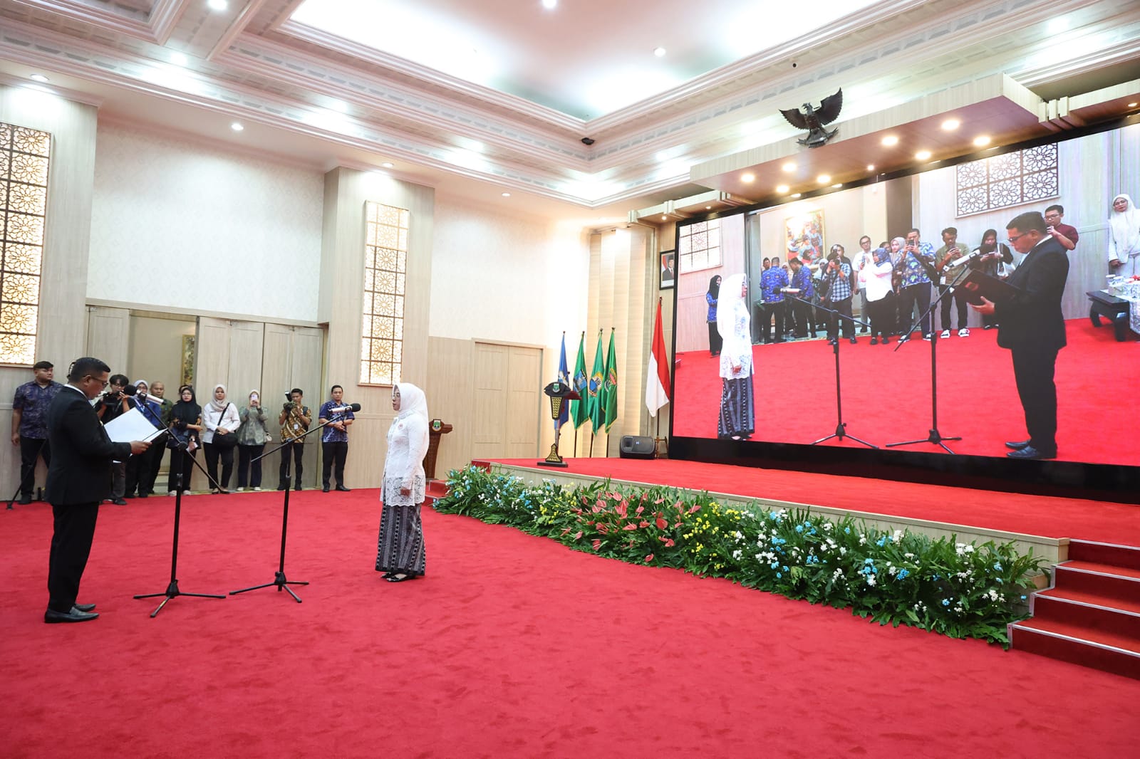 Gubernur Andra Soni Kukuhkan Pengurus  Dekranasda dan Bunda PAUD Provinsi Banten